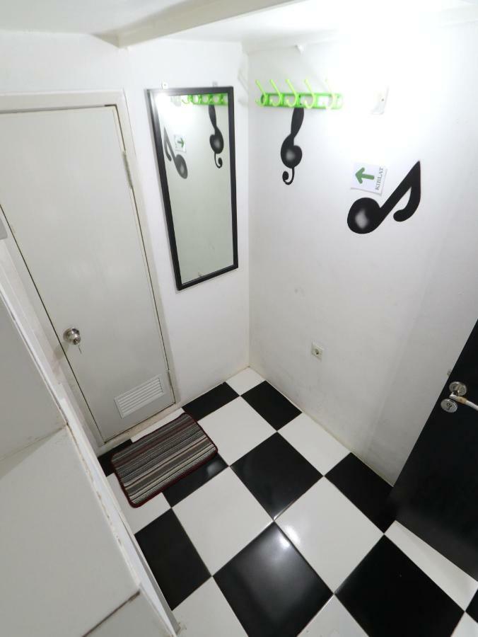 Kamar Keluarga Duri Kosambi Hotel Giacarta Esterno foto